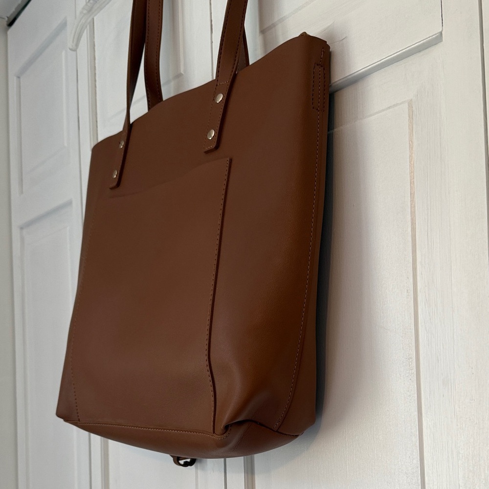 Henny + Lev Vegan Leather Everyday 2 in 1 Tote Bag in Cognac - Picture 6 of 11
